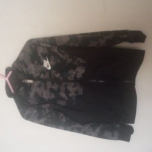 Nike Boys Jacket Camouflage Accents Full Zipper 2 Front Pockets Size 4-5